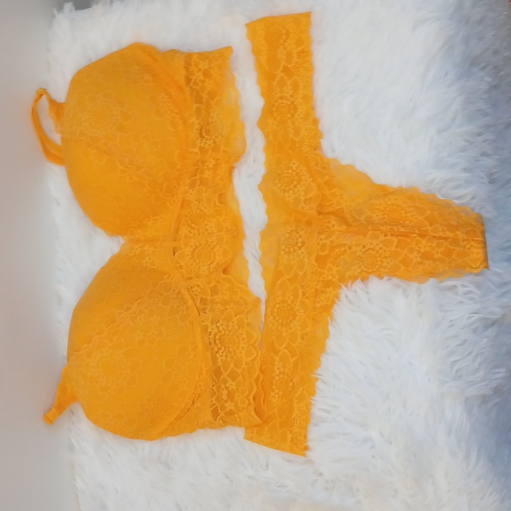 PINK‎ Victoria's Secret Sexy Feminine Bright Lace Bralette and Thong Panty Set